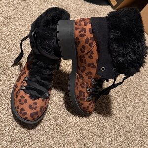 Pop “Kraft” Animal Print Lace-up Boots with Black Faux Fur (9) - like new!